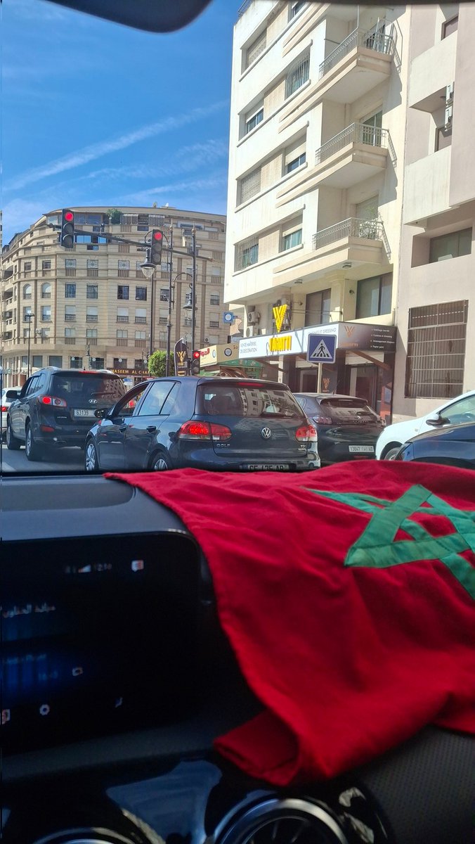 11 صوتا مع مقترح الحكم الذاتي كأساس لكل ااامفاوضات 
لحظة تاريخية طبعا 
وجزائر العسكر تفر من التصويت  
ماعرفنا فين مشات