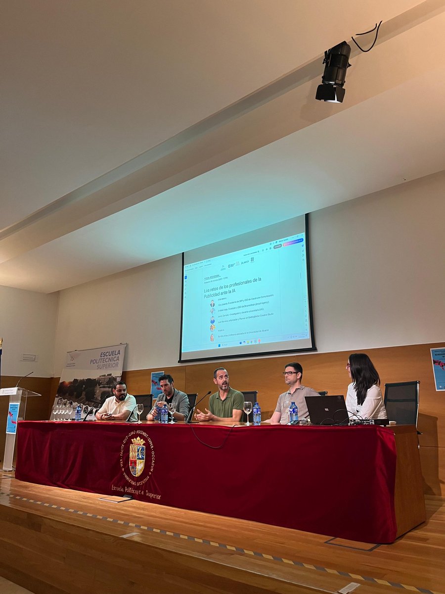 Interesantísimo debate el que se ha generado en las Jornadas de la <a href="/UA_Universidad/">Universidad de Alicante UA</a>. 

Cómo influirá la #IA en los profesionales de la #publicidad, cómo la #creatividad y el pensamiento crítico marcan la diferencia o el debate etico se han tratado en esta mesa.

🔝