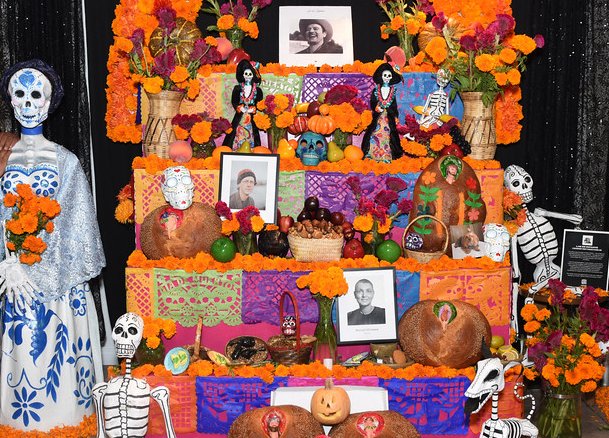 IEConsulGenLA's tweet image. It was wonderful to partner with the @ConsulMexLan for a Samhain/Día de los Muertos event last night. The parallels between these Irish and Mexican traditions are profound. We are also so proud of our Diasporas and their incredible contribution to the vibrant city of LA! 
🇮🇪🇺🇸🇲🇽