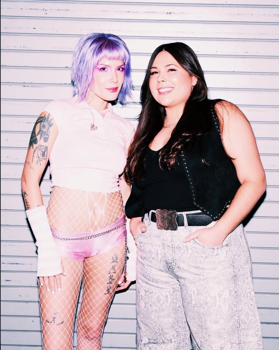 GigiPerezBR's tweet photo. LINDAS! Gigi Perez e Halsey via Instagram. 🩷 https://t.co/wo3oDCdIJP