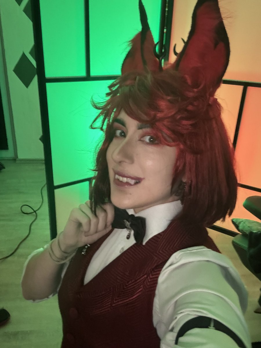 Happy Halloween and dinner is ready my dear! 

twitch.tv/naryacosplay