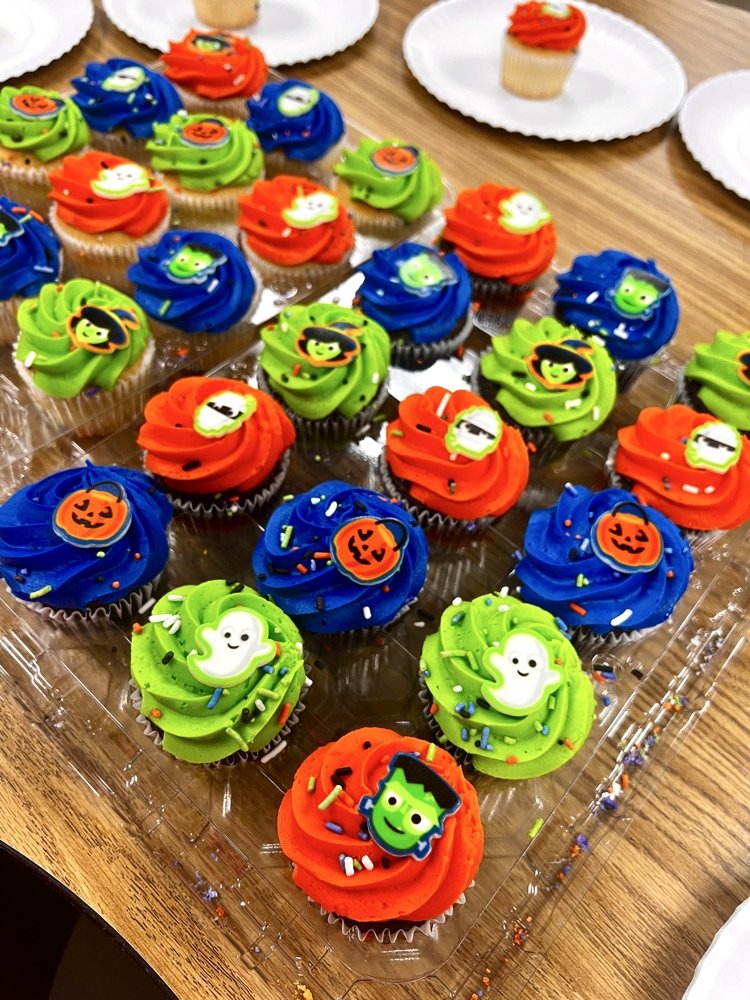 BeebeElementary's tweet image. 🎉 Our class is SO excited to have earned 3rd place in the 2nd grade hallway door decorating contest! 🥳 My students worked so hard on our door, and they were thrilled to celebrate their accomplishment with cupcakes! 🧁 - Ms. McElmurry