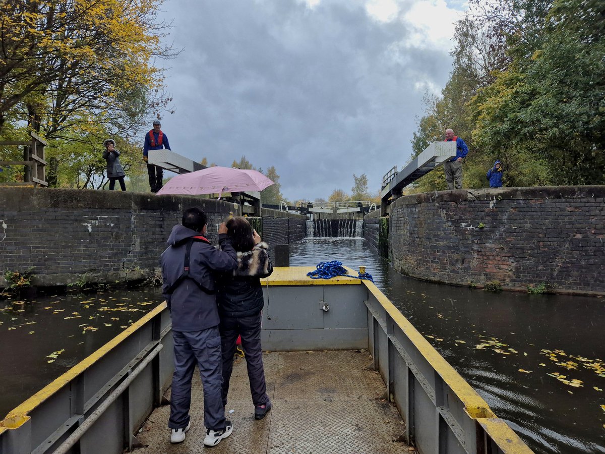 Workboat 'Hawk' played a starring role in today's 'How to use a lock day' at Tinsley Marina. Thanks to all the lovely participants and all the voluteers who assisted. <a href="/CRTYorkshireNE/">Canal & River Trust - Yorkshire & North East</a> <a href="/CanalRiverTrust/">Canal & River Trust</a> #hawktheworkboat #sheffieldandtinsleycanal #volunteerbywater #keepcanalsalive