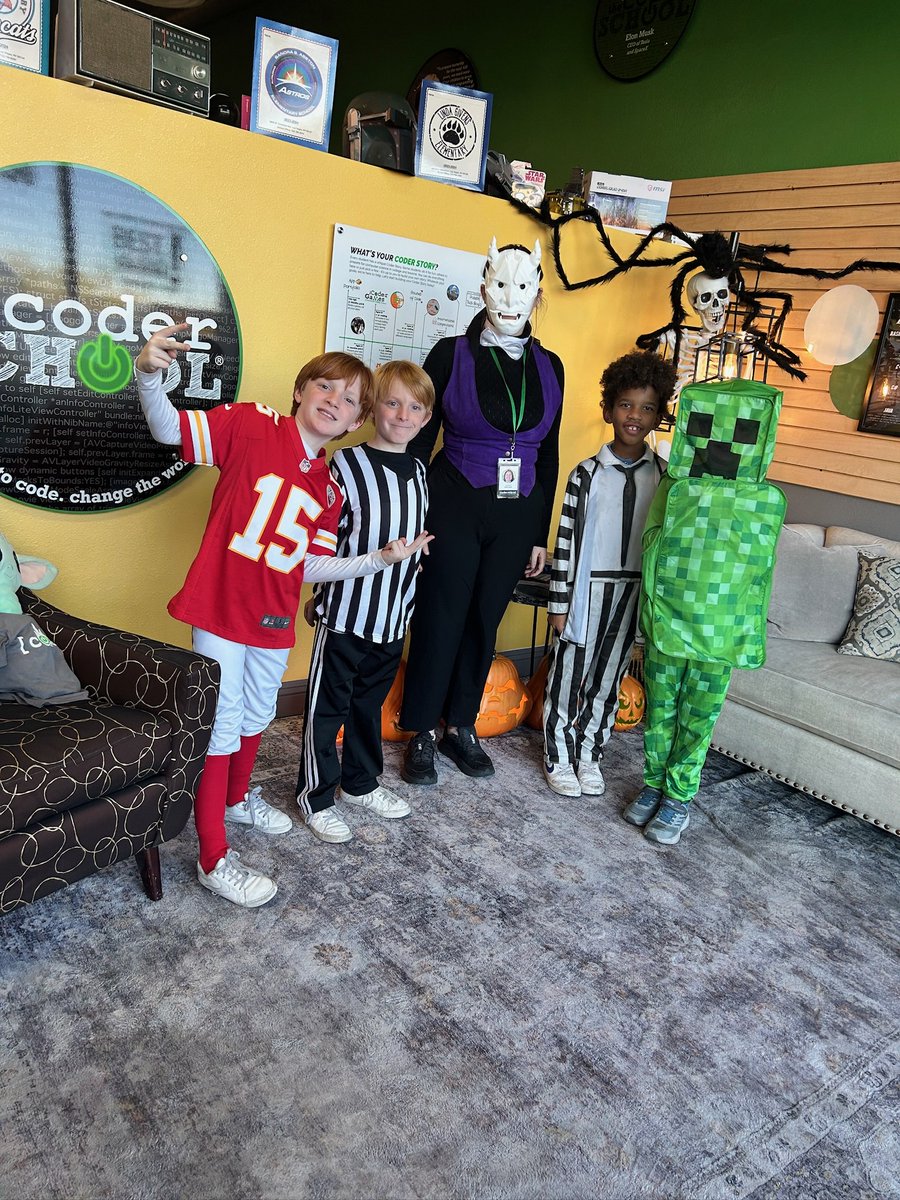 ThecoderschoolN's tweet image. Happy Halloween from theCoderSchool! 🎃💀
#halloween2025 #TheCoderSchool #codingschoolforkids #KidsWhoCode #KidsWhoCode #codingschool