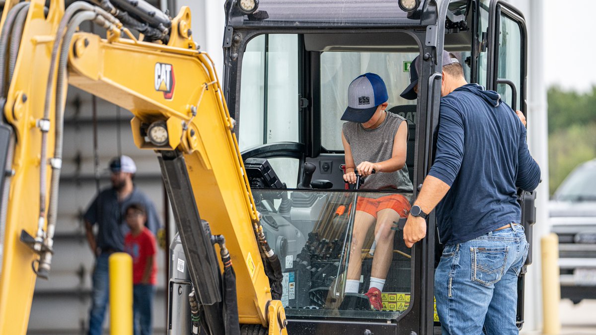 ESS_emerysapp's tweet image. We put the FUN in Family Fun Days! 💪 

Celebrating #EmployeeOwnershipMonth the best way we know how — with our families, good times, and big smiles all around. 

#EmployeeOwned #ESSFamily