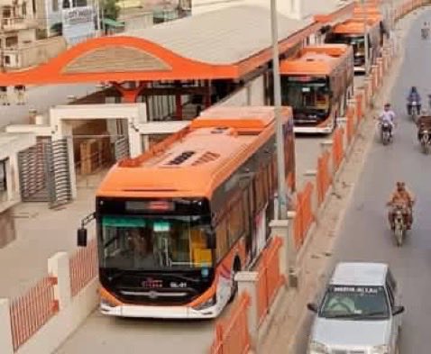 zuba75489's tweet image. Orange, Pink &amp;amp; EV — Karachi goes green! 🌿
Thanks to @BBhuttoZardari &amp;amp; #PeoplesSindhGovt.
#HamaraKarachi #KarachiDevelopment