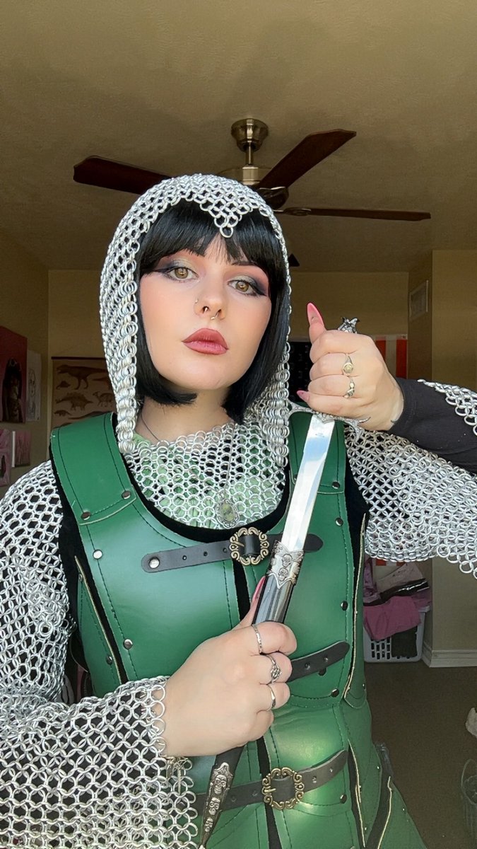 cornurl's tweet image. Ate this up tbh. Happy Halloween 🎃⚔️🌿