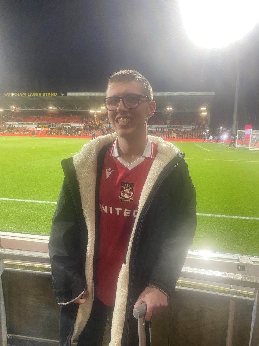 LukeSaunde1572's tweet image. A tough game against top of the table Coventry tonight at the Racecourse, hopefully get a positive result, up the town 🔴⚪️