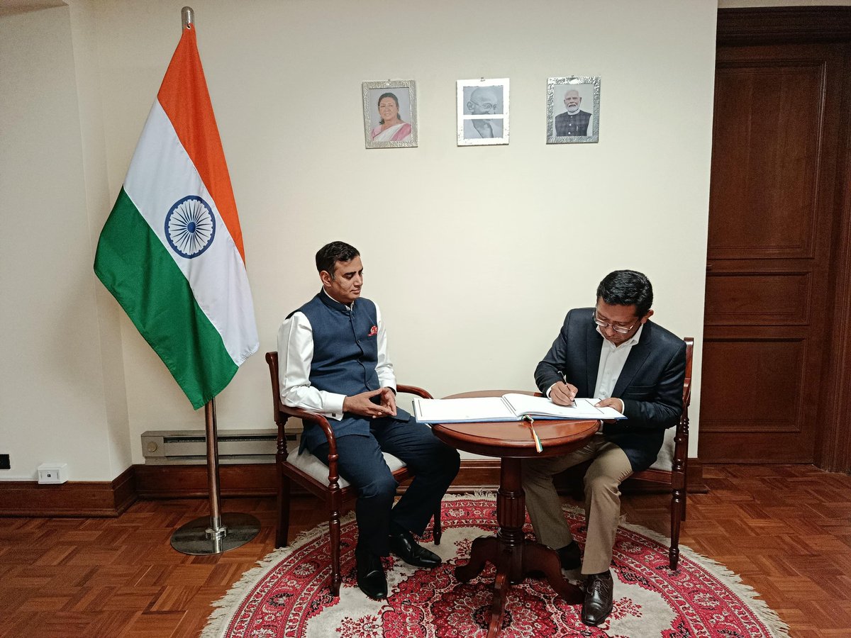 El Excmo. Sr. Embajador Rohit Vadhwana mantuvo una productiva reunión con la Cámara Boliviana de Turismo @CABOTUR para discutir oportunidades de colaboración en el sector turístico y hotelero entre 🇮🇳 y 🇧🇴, incluyendo el turismo médico y de bienestar en la India. 
A la reunión