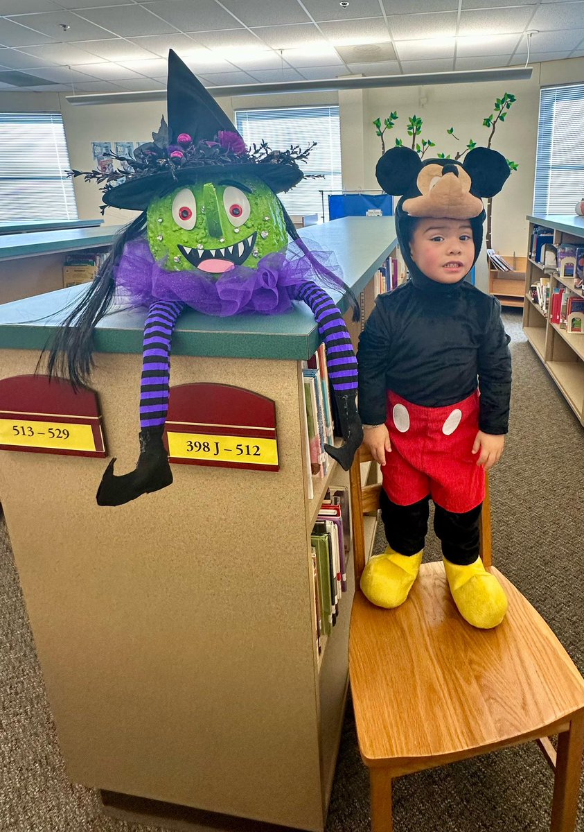 tatumlibrary's tweet image. Congrats to the winner of our pumpkin decorating contest! This Tiny Titan won a basket of goodies!! #TeamTatum #TinyTitan #PK3 @DISD_Libraries