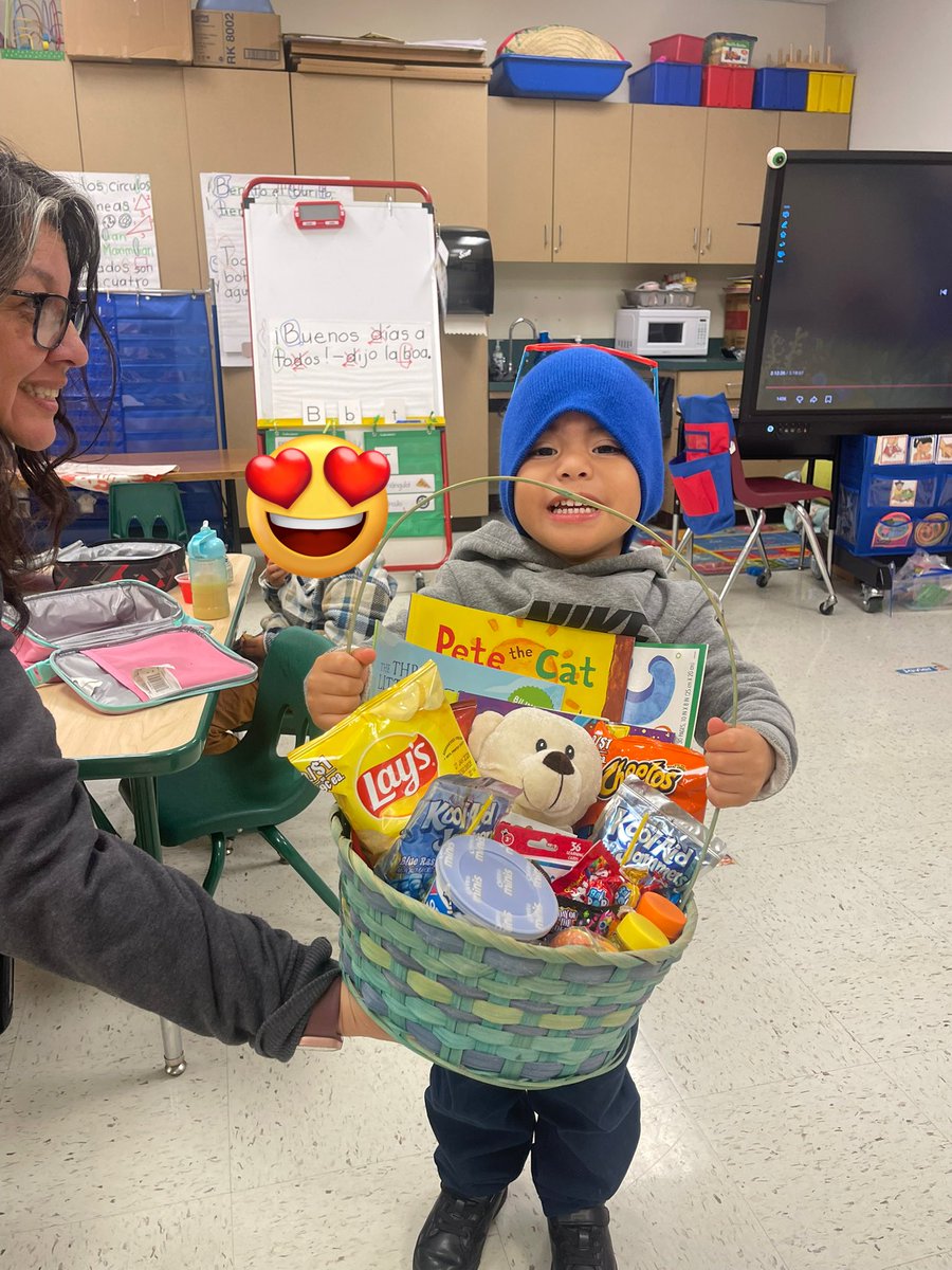 tatumlibrary's tweet image. Congrats to the winner of our pumpkin decorating contest! This Tiny Titan won a basket of goodies!! #TeamTatum #TinyTitan #PK3 @DISD_Libraries
