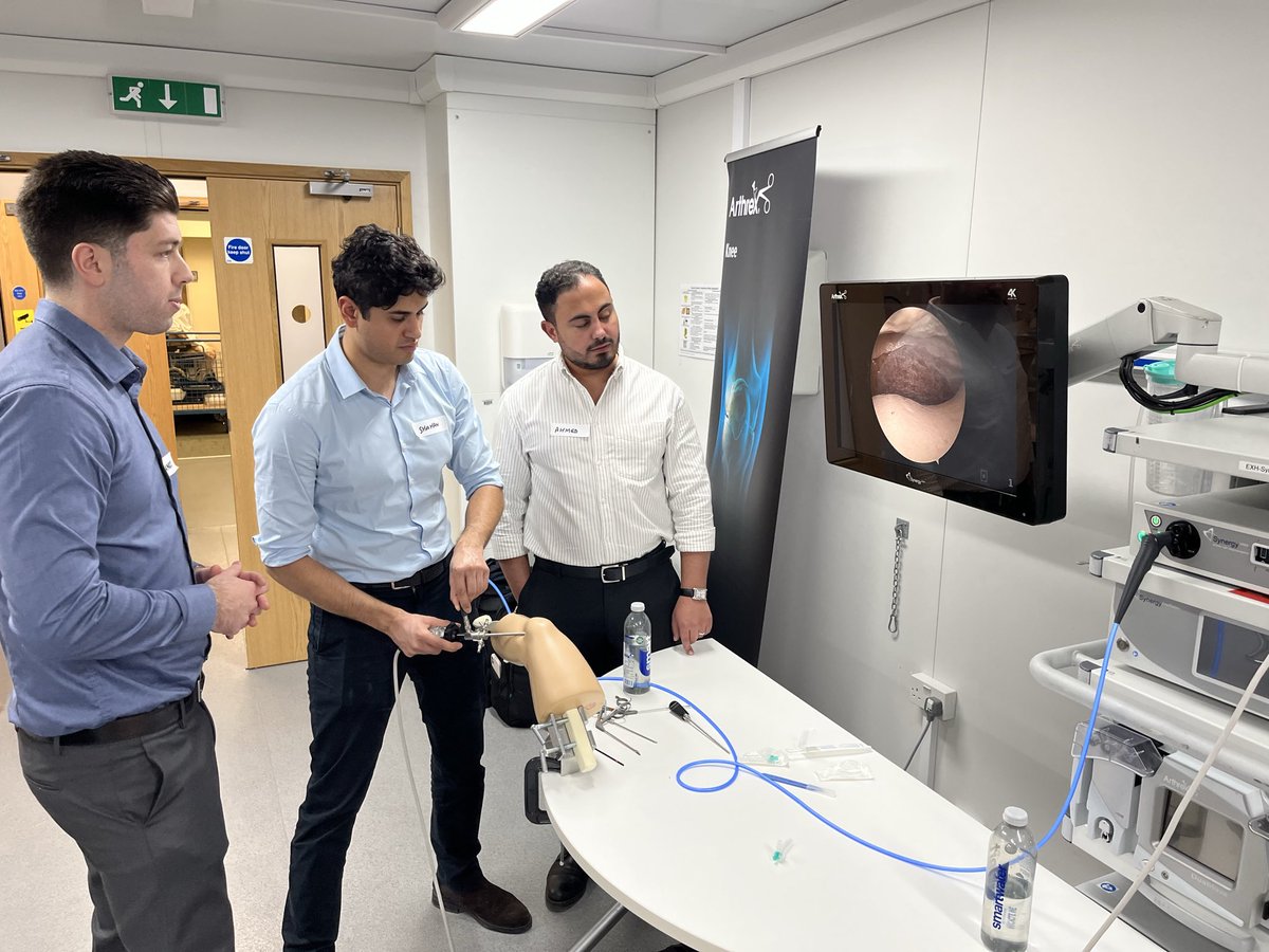 bjdavies3's tweet image. Welcome to the new @eoeortho ST3s. 2 days of introductions, networking guidance and ‘cementing’ important skills. @lora_r_young 
Thanks to all those who helped make it happen.