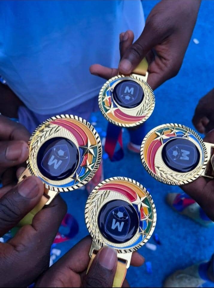 Dear Moniepoint,<a href="/monieball5aside/">Monieball</a> <a href="/moniepointng/">Moniepoint MFB</a>
Abeg help us protect our medal?🏅
Because as KWASU <a href="/KwasuOfficial/">KWARA STATE UNIVERSITY, MALETE</a> and FUOYE <a href="/FUOYE_SPORTS/">FUOYE SPORTS</a> don see am,
their eyes don red small 😭
We no wan hear say dem go Oja-Oba / Eko market go do Igbo-made🥹🥹🥹