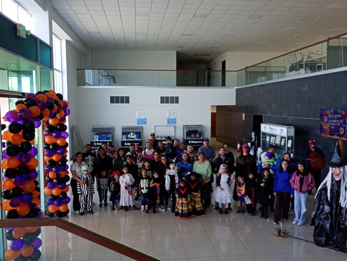 Kitagawa_mx's tweet photo. En Kitagawa México, celebramos el Día de Muertos con lo más bonito que tenemos: _nuestras tradiciones… y la sonrisa de los niños_ 💀💙

Un recorrido lleno de colores, aromas y aprendizajes que recordaron a todos que la vida también se honra celebrando.✨

#Halloween #Automation https://t.co/cVUu5GeXq7