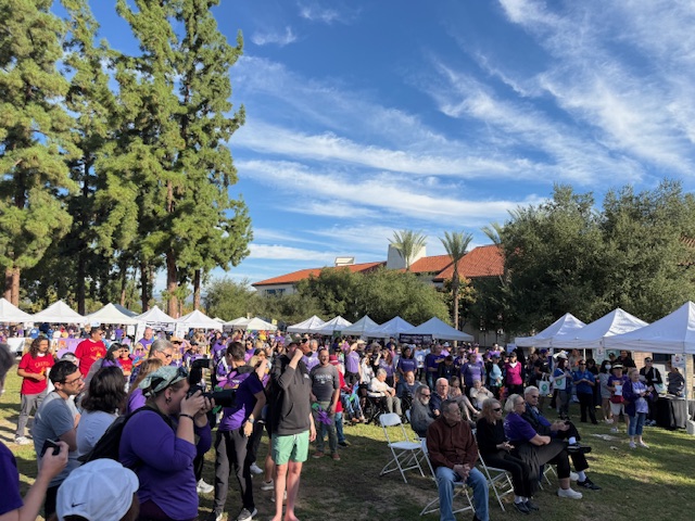 UCLANeurology's tweet image. The @UCLAEastonAD joined @socalalzofficial San Fernando Valley #WalkToEndAlz at Pierce College, where @UCLAHealth was the presenting sponsor. Thank you to everyone who showed up to support this important cause!