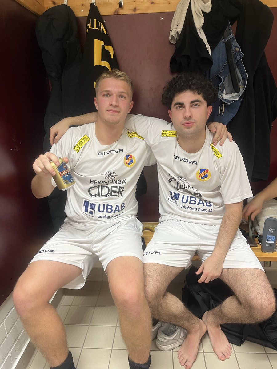 Matchen slut i Karlsborg!

4-2 (0-0) till Forsviks IF.

Matchens målskyttar Hampus B samt Albin K.
 matchens lirare (matchens öl) blir Hampus Benjaminsson!