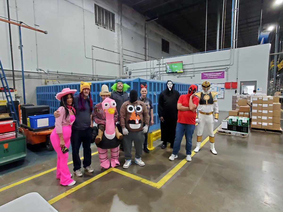 CengageLearning's tweet image. 🎃👻 Our KY Distribution Center went all out for Halloween! From creative costumes to festive vibes, the team brought the spooky spirit to life. Huge thanks to everyone who joined the fun! #CompanyCulture
