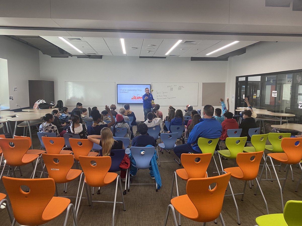 RileyLangthorp's tweet image. Thank you Dr. Ringo for taking the time to talk to our Teen Leadership students, share your story, and inspire the next generation of leaders! @DrBrentRingo @kerrvilleisd @HalPetersonMS @DrSonnyMouton #KISDisHOMEtoME #TFND