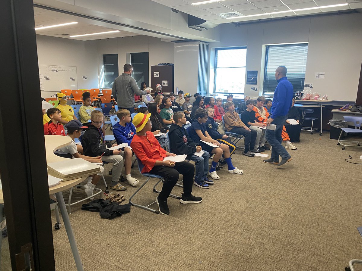 RileyLangthorp's tweet image. Thank you Dr. Ringo for taking the time to talk to our Teen Leadership students, share your story, and inspire the next generation of leaders! @DrBrentRingo @kerrvilleisd @HalPetersonMS @DrSonnyMouton #KISDisHOMEtoME #TFND