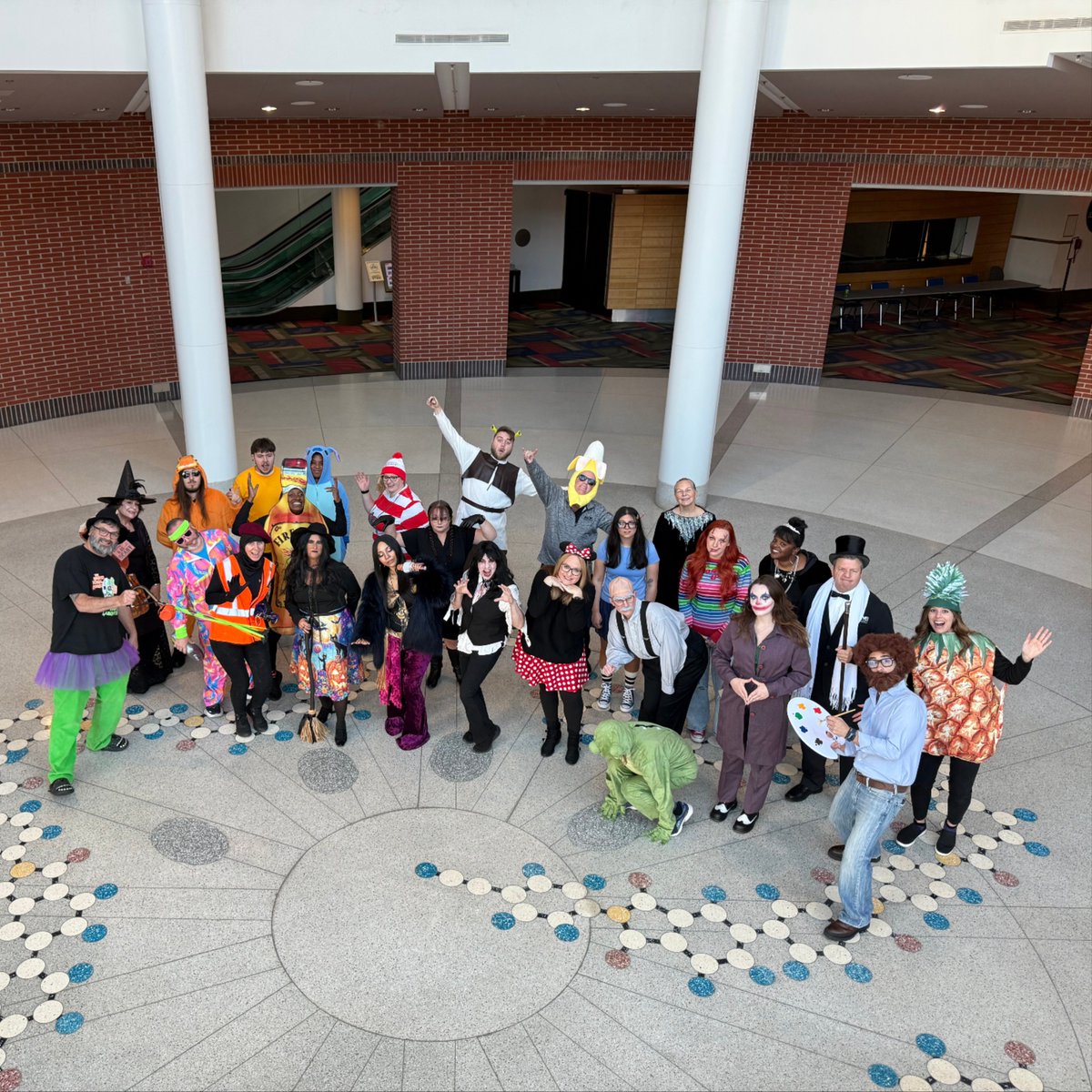 AkronSummitCVB's tweet image. 🎃👻 Happy Halloween from the ASCVB! May your day be filled with spooky fun and sweet treats! Don’t forget to share your Halloween costumes with us! 🕷️🦇 

#HappyHalloween #ASCVB #SpooktacularFun