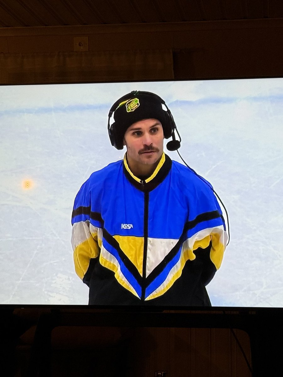 chrmillion's tweet photo. Gamla Kosa-jackan på Mattias Johansson. 😮‍💨🔥 #svbandy https://t.co/VWyImAgQix