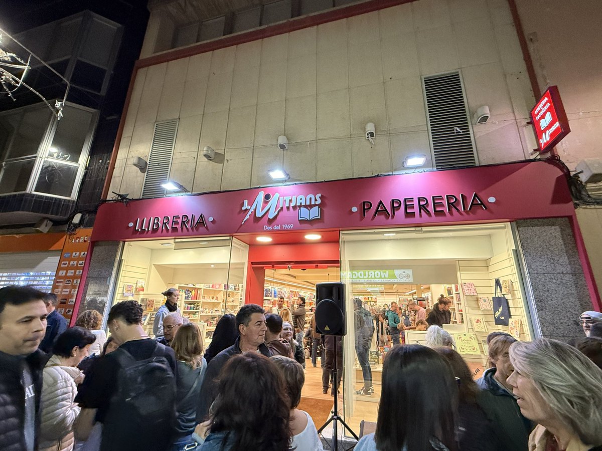 Kenneth Martínez tweet media