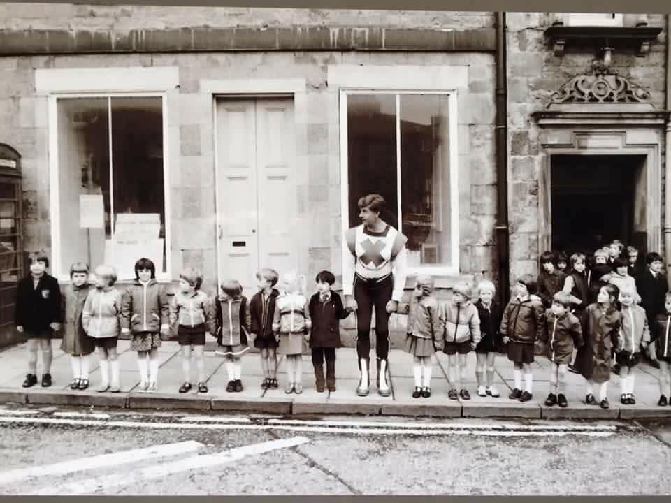 Quietbiglad's tweet image. Very early 80s, not every day you get to meet Darth Vader aka The Green Cross Code Man. #StarWars #DarthVader #GreenCrossCode #Melrose #DavidProwse @MarkHamill