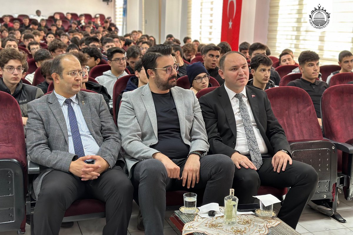 kudusunivakif's tweet photo. Bu anlamlı program vesilesiyle
okul idaresine, kıymetli öğretmenlerimize ve tüm öğrencilerimize misafirperverlikleri için teşekkür ederiz.

✨ “Kudüs davası gençliğin omuzlarında yükselecek.” https://t.co/9rAGY0Zcwt