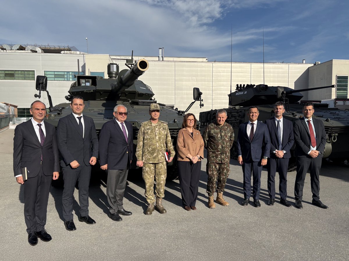 SA_Defensa's tweet image. 📍#Brazil / #Turkey (🇧🇷/🇹🇷)

Commander of the @exercitooficial, Gen. Tomas Miguel Mine Ribeiro Paiva, visited @OtokarAS facilities in Turkey to further inspect the Tulpar family.

The Brazilians are eyeing the Tuplar with the 120mm HITFACT MkII turret &amp;amp; an IFV variant.