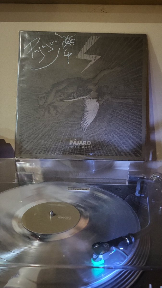 Pues hoybtoca un poquito de rock de <a href="/pajaroman69/">Andres Herrera 🌹</a> . Siempre diré que esté discazo tiene canciones que podrían estar en una peli de Tarantino.
Avanti!