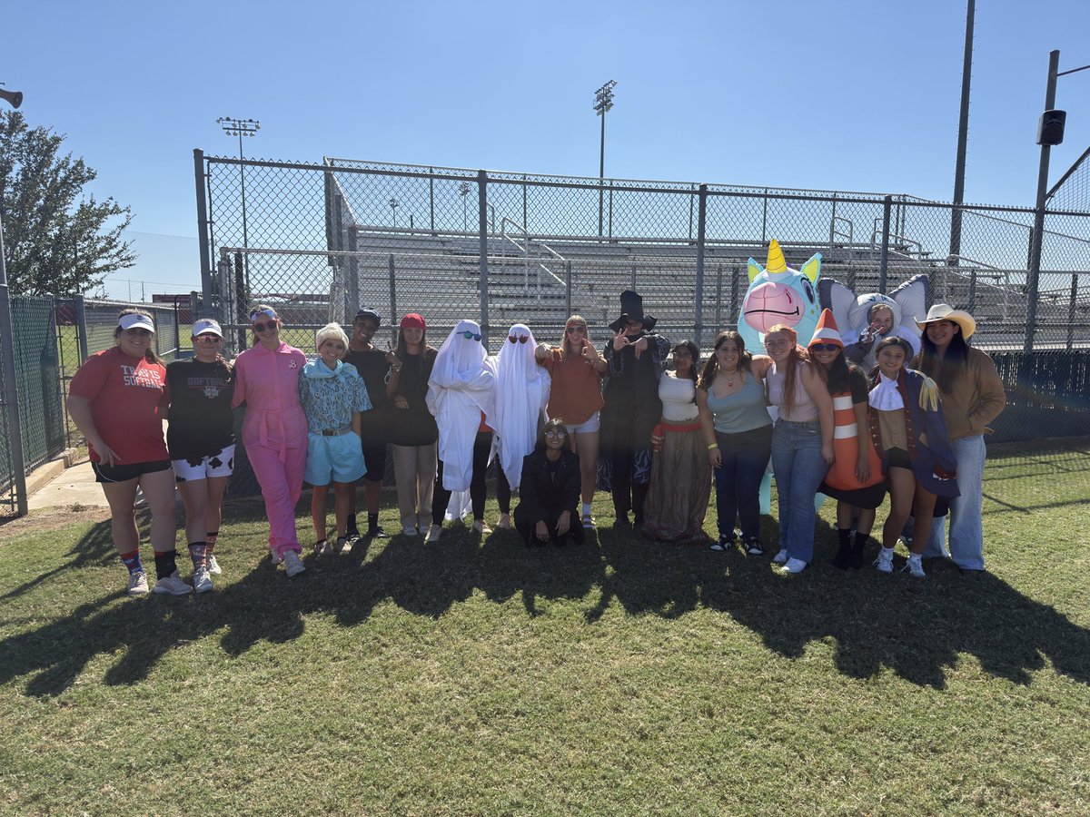 Happy Halloween from Travis softball! 🎃👻