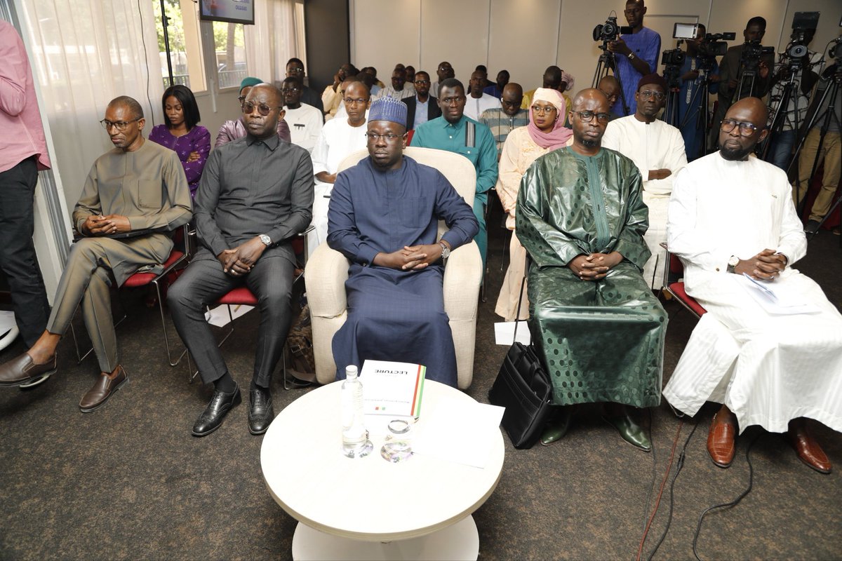 Mepsenegal's tweet photo. 🎓🇸🇳 Le Ministre de l’Énergie a lancé deux licences pro en maintenance des installations pétrolières et gazières, portées par l’INPG et l’ESP/UCAD. Un pas fort pour former la jeunesse, renforcer le contenu local et soutenir la souveraineté énergétique du Sénégal. ⚡️
#INPG #UCAD https://t.co/yD5vCrbaXw