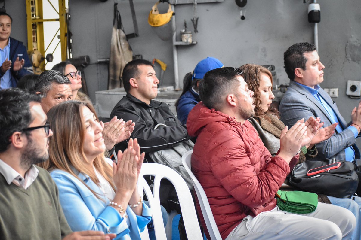 Dimos la bienvenida a un nuevo integrante de nuestra flota 💚🚛

Un vehículo que llega para seguir cuidando de Tunja, haciendo de nuestra operación un proceso cada vez más eficiente, seguro y respetuoso con el medio ambiente✨