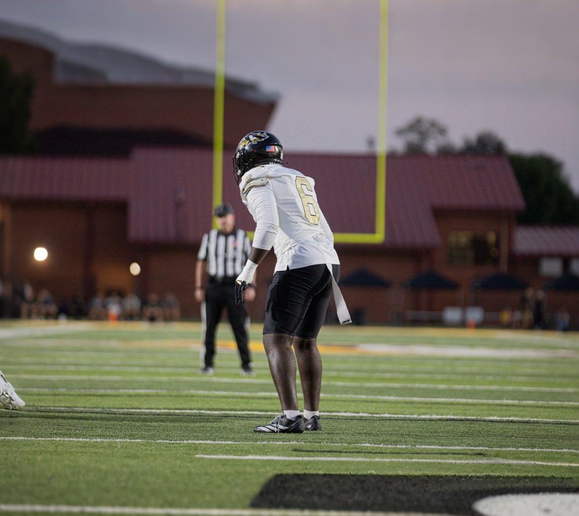 Elgin McDuffey (DEC GRAD)
-60 Tackles 
-2 Interceptions
-1 Force Fumble
-5 TFLs
-5 PBU
-1 Block Kick 
-Playmaker 
-Very Versatile LB
-hudl.com/v/2T0NfH 
-hudl.com/v/2T0NfH