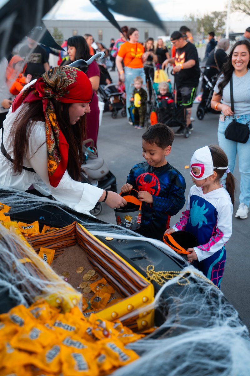 Tesla's tweet image. Frunk or treat! 🎃