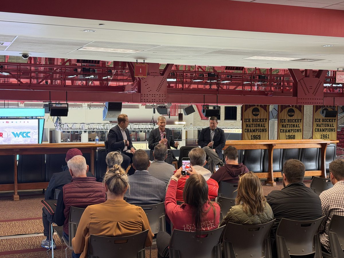 Sitting down for today’s <a href="/WCCsports/">West Coast Conference</a> in-person press conference. 
#GoPios