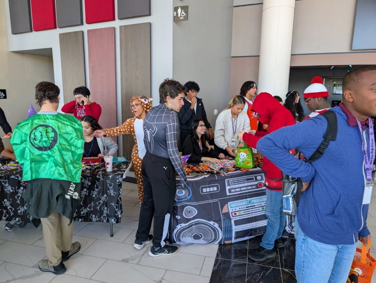 National Honor Society hosted the annual Special Eagle Trick or Treat today where several other groups participated. Everyone had a great time. HAPPY HALLOWEEN