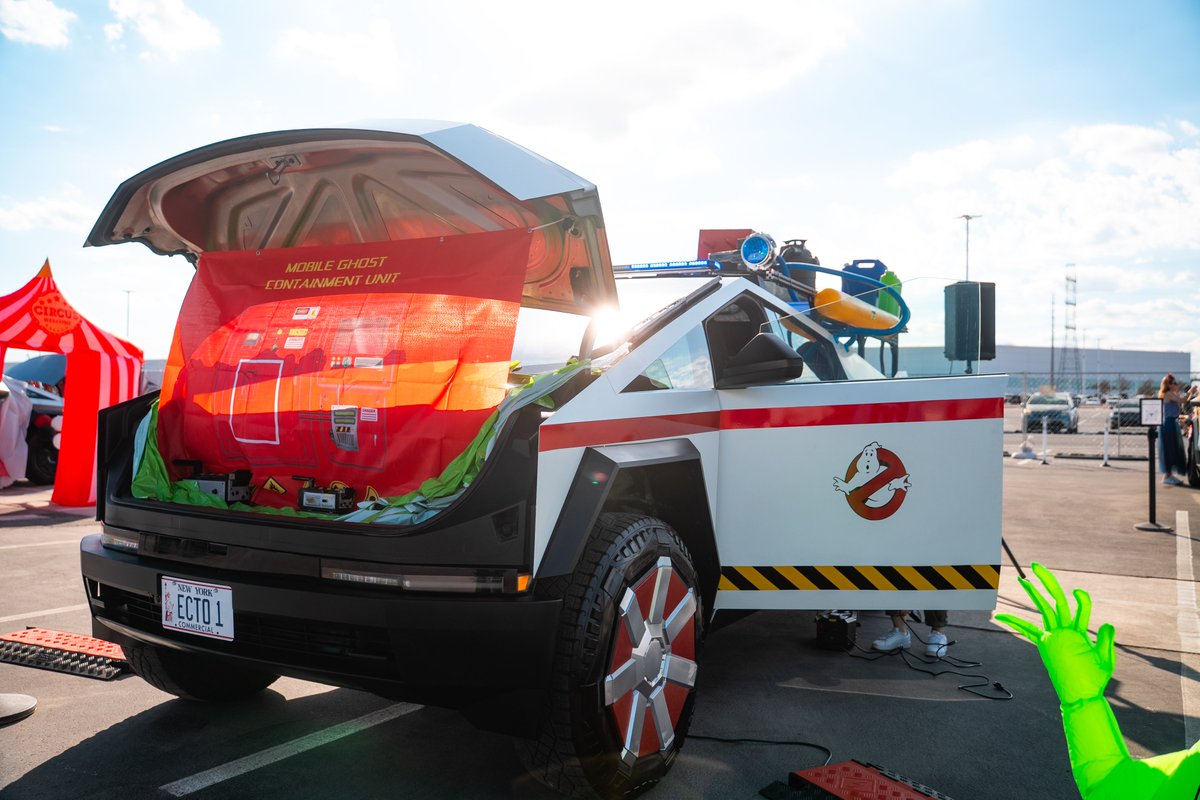 Tesla's tweet image. 