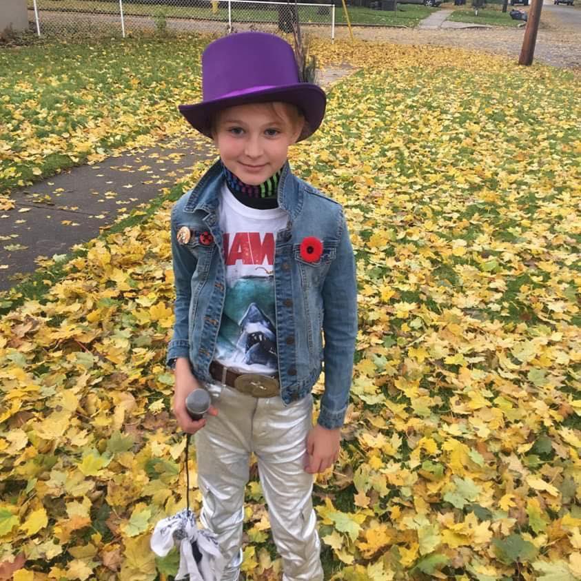 She said, “I’m Tragically Hip
C’mon just let’s go” #TrickOrTreating 

~ Photo of Lennon Smith dressed as    Gord Downie for Halloween 🧡🎩🎃