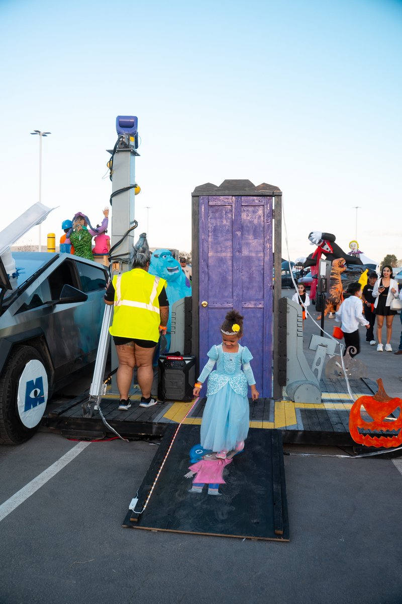 Tesla's tweet image. 