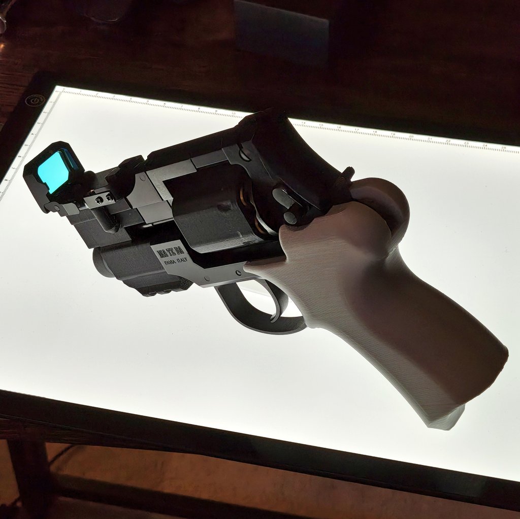 I decided to reprint my grip in grey