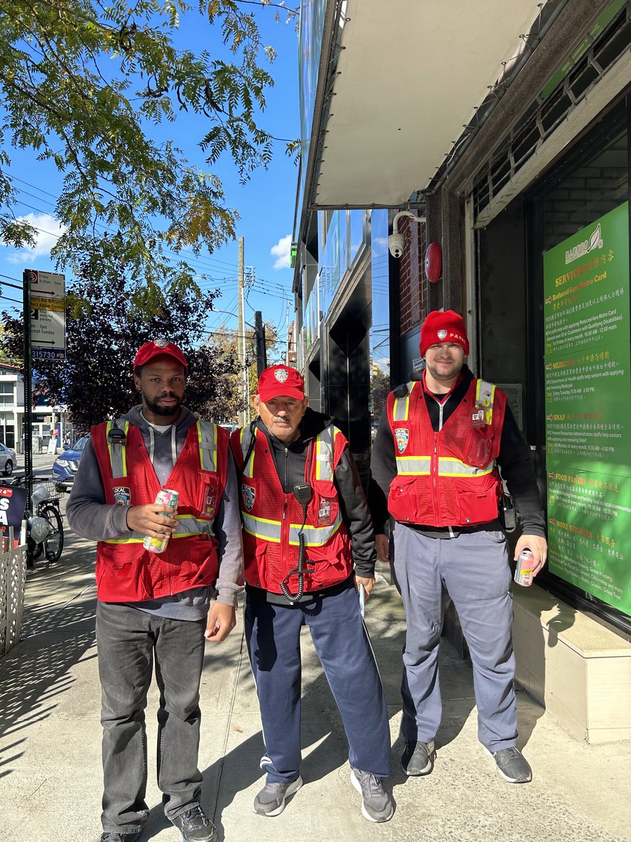 lcp_2023's tweet photo. 🚨 LCP Patrol — October 22 at Kings Highway
(10/22/25) Another successful patrol along Kings Highway! Our team remained visible and vigilant, assisting residents and ensuring peace throughout the area.

We’re grateful for our volunteers’ ongoing commitment to community safety. 💪 https://t.co/ApIvALelNd