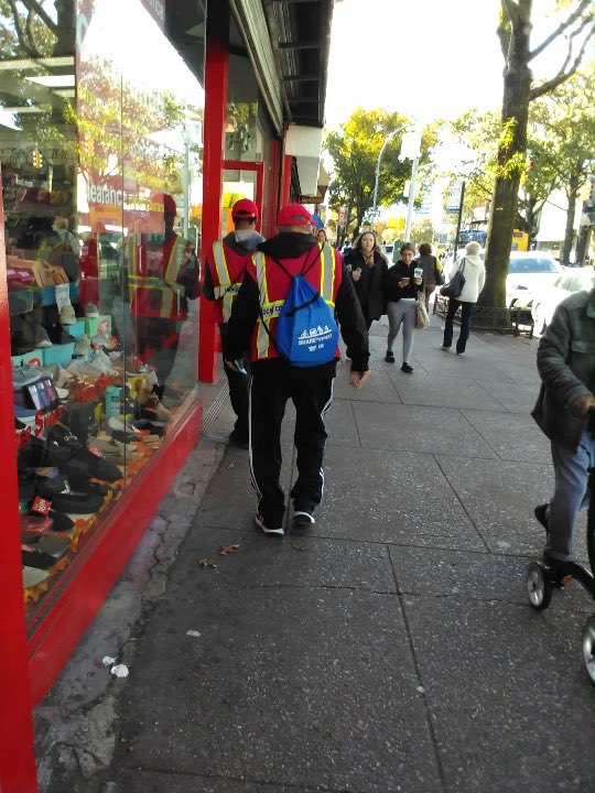 lcp_2023's tweet photo. 🚨 LCP Patrol — October 22 at Kings Highway
(10/22/25) Another successful patrol along Kings Highway! Our team remained visible and vigilant, assisting residents and ensuring peace throughout the area.

We’re grateful for our volunteers’ ongoing commitment to community safety. 💪 https://t.co/ApIvALelNd