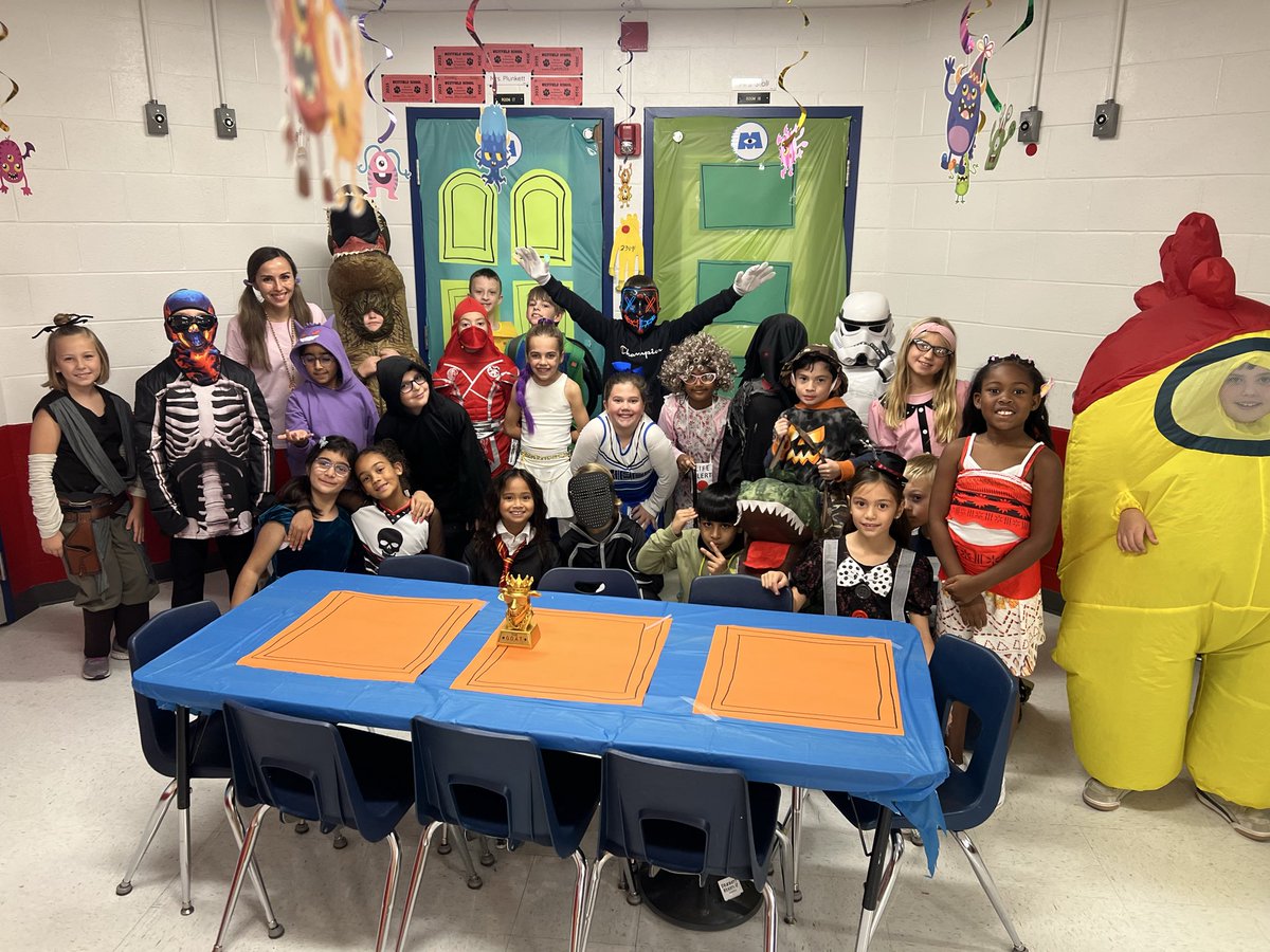 mrsspinosclass's tweet photo. Wishing everyone a safe and happy Halloween! 🎃👻Our class had the best time celebrating together today!Thank you to our wonderful parent volunteers for helping make the day such a success! 💛 https://t.co/n30q1c4QmT
