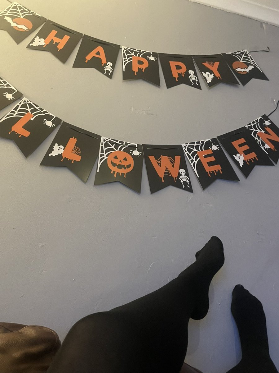 ruby161719's tweet image. Trick or treat bitchessss🎃🎃🎃