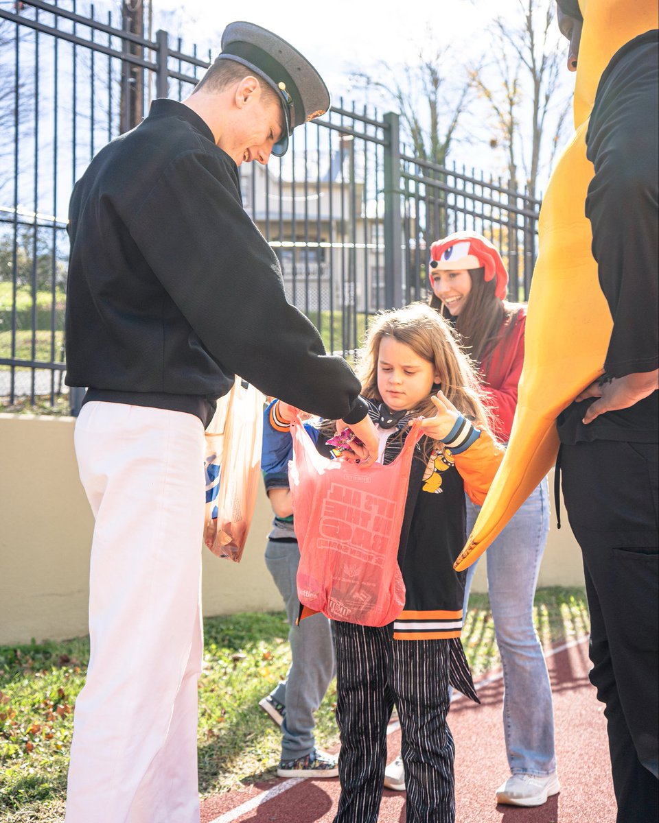 No tricks, all treats🎃🍬

We welcomed our friends from VIA Centers for Neurodevelopment to trick-or-treat with us!

#RahVaMil