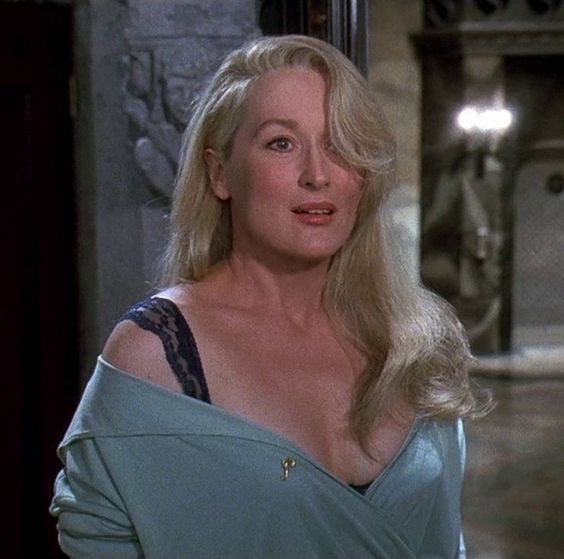 no one has ever looked more gorgeous on screen than meryl streep in death becomes her