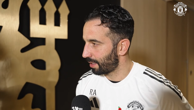 TheUtdMan's tweet photo. 🚨 Rúben Amorim on facing Nottingham Forest:
“It’ll be tough — they’ll defend deep and wait for transitions. We won’t have the same space as against Liverpool or Brighton.”
“The pressure is on us — but that’s a good thing.”
#MUFC 🔴 updates. https://t.co/tS2Fq1BePc https://t.co/qz3PipPcz7
