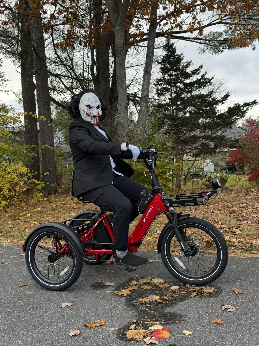 PineStatePedals's tweet image. Happy Halloween from Pine State Pedals.

#trike #jigsaw #sawmovie @lectricebikes #bicycle
