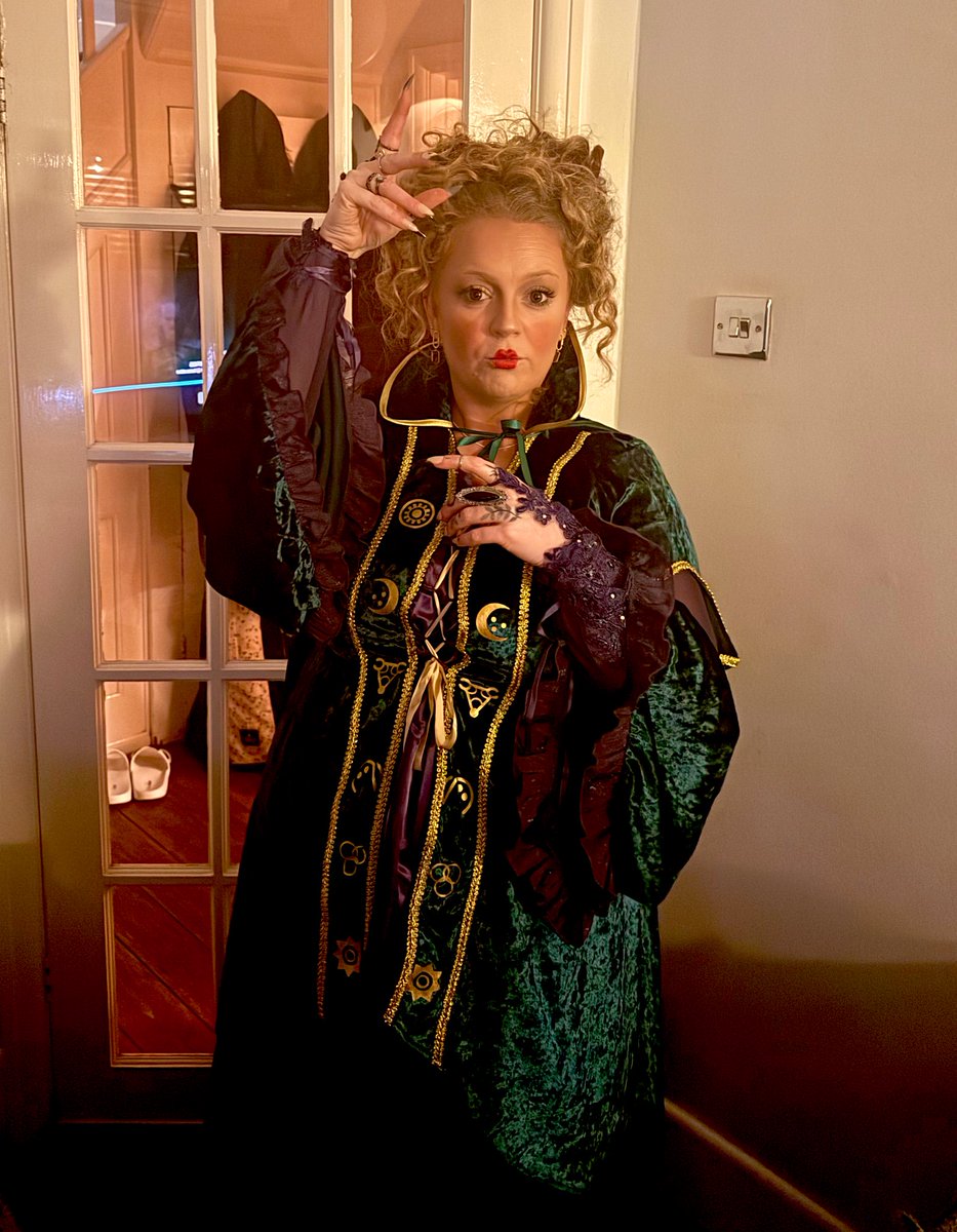 Sissyone tweet media